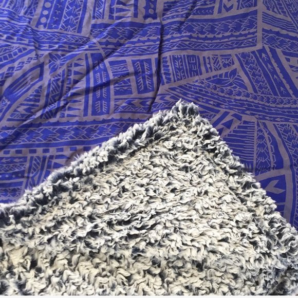 Handmade Polynesian Print Throw Blanket - Picture 2 of 2